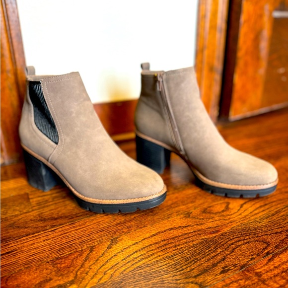 Women’s Taupe/Black Naturalizer Boots - 8 1/2 - Picture 1 of 4